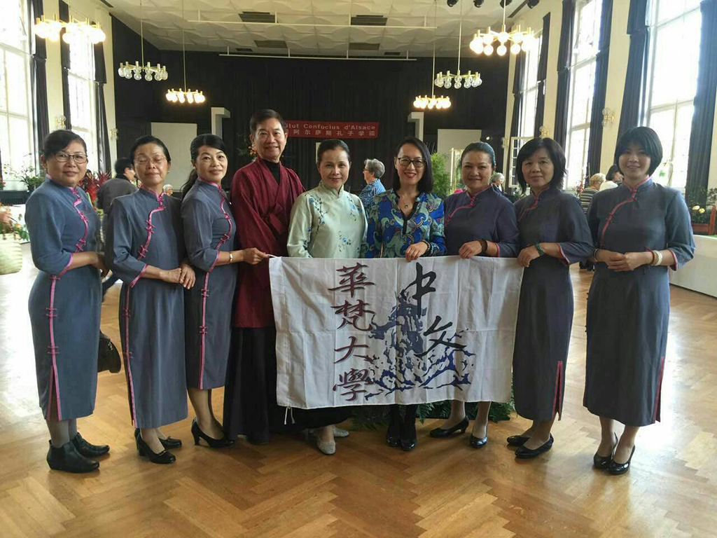 中文系李麗淑老師法國宣揚中華花藝