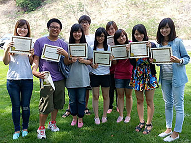 外國語文學系簡文柔-工業設計學系 施翔仁