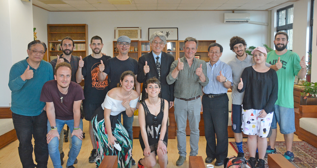 西班牙卡斯提亞拉曼查大學訪問團，由昆卡校區藝術設計學院院長藝術學院院長Dr. Javier Diez de Baldeon (右五)率領8位同學蒞校交流訪問，於106年5月31日拜會高柏園校長及簡江儒主任秘書。