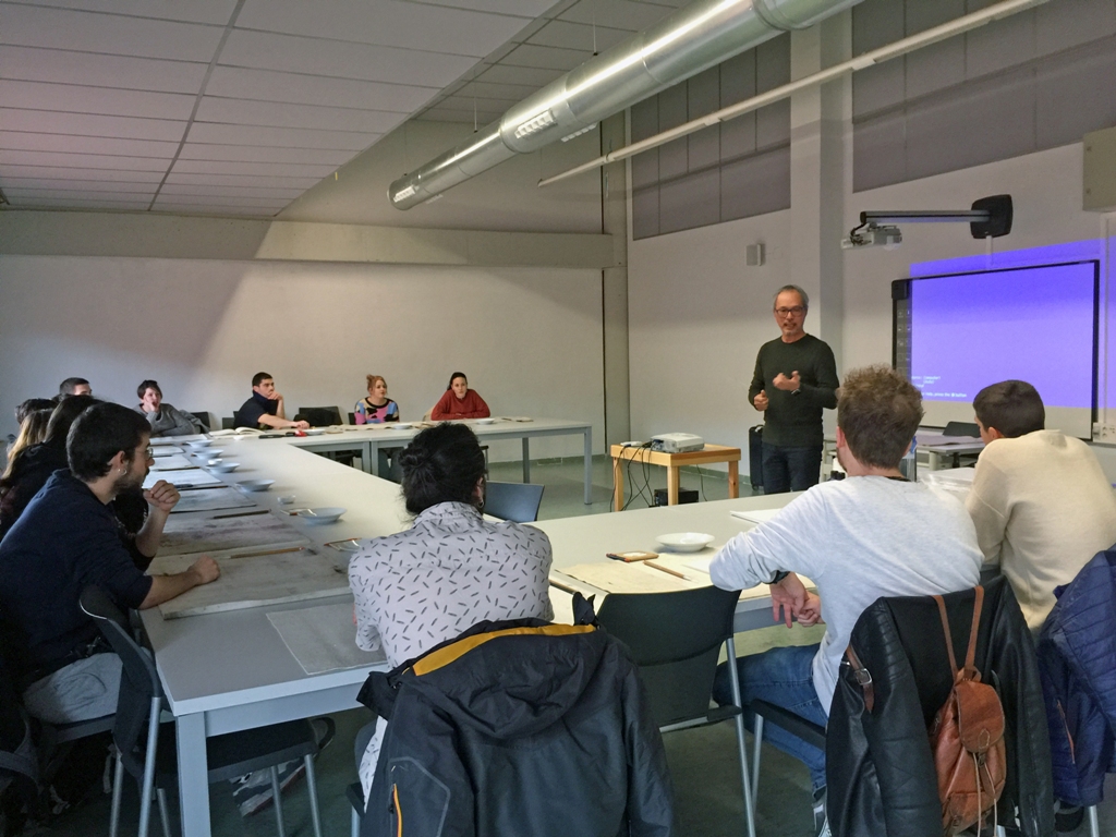 美術與文創學系蔡瑞成主任應姊妹校西班牙卡斯提亞拉曼查大學昆卡藝術學院之邀，赴該校開授「水墨技法與東方美學」課程。