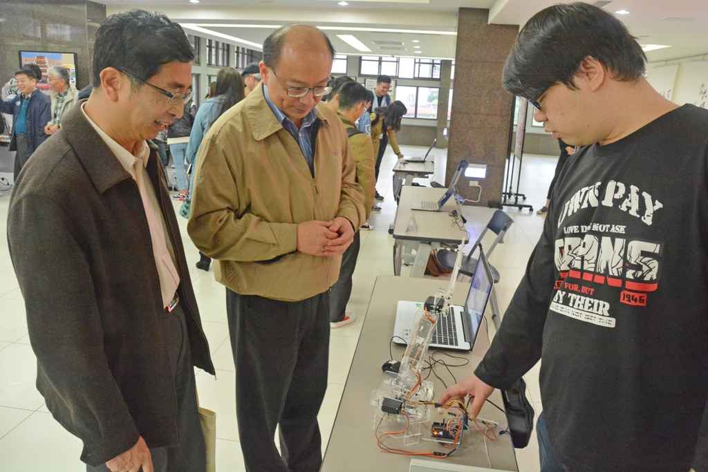機電工程學系赴宜賓學院「機器人研製課程」成果展示。