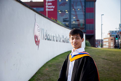 工業設計系碩士班李東翰同學於2013年9月赴英國帝門大學研讀碩士雙聯學位一年。