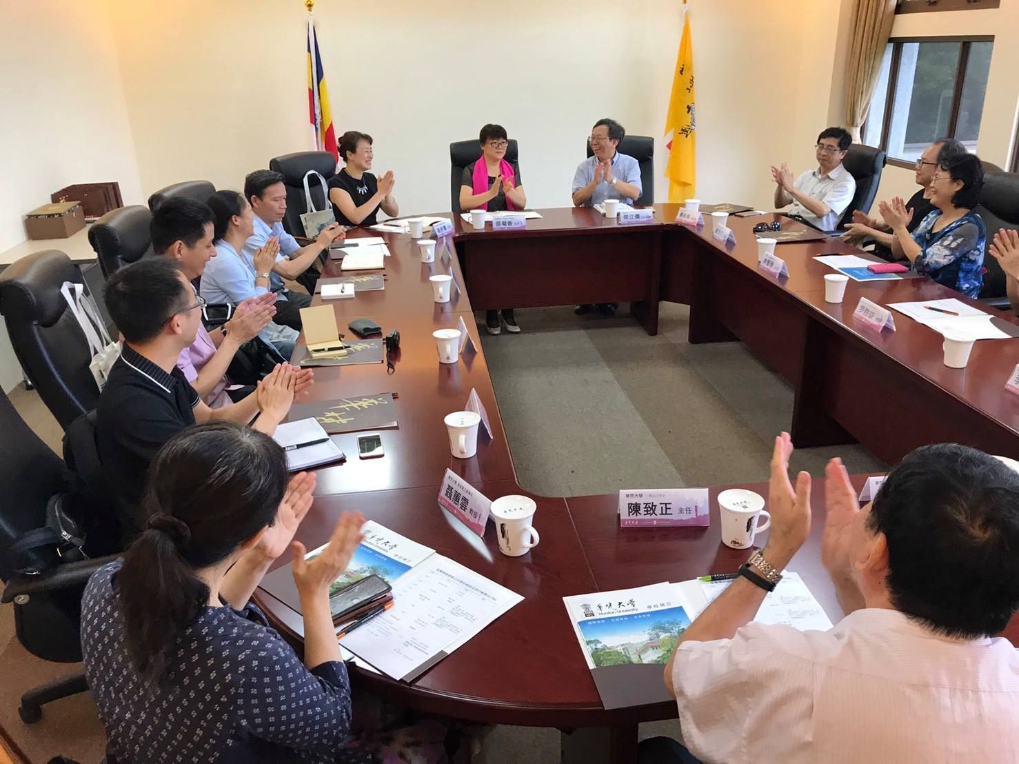 宜賓學院師長蒞校座談討論深入學術交流合作。