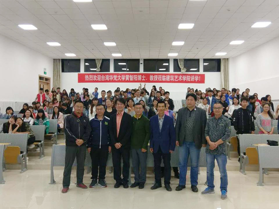 美術與文創學系黃智陽教授開設「書法藝術」課程，獲得該校師生相當好評。