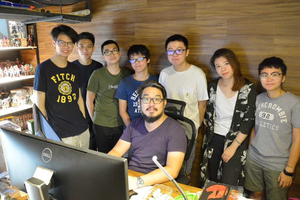 李聖恩老師與華梵大學工業設計學系交通工具設計組同學。