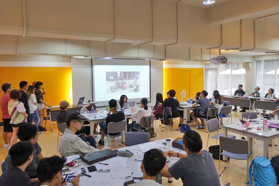 兩校同學分組報告。