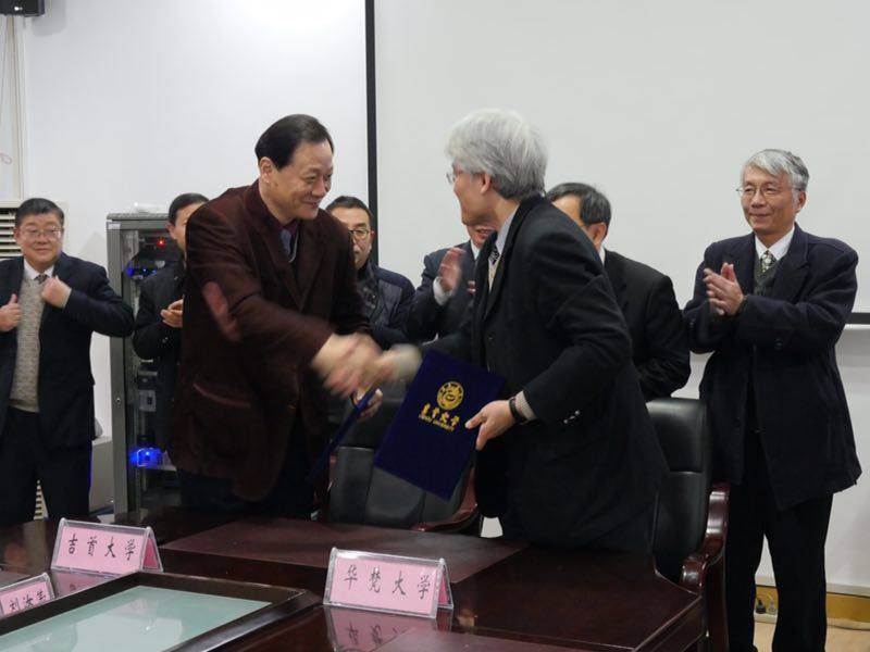 華梵大學高柏園校長(右)、吉首大學白晉湘校長(左)相見歡。