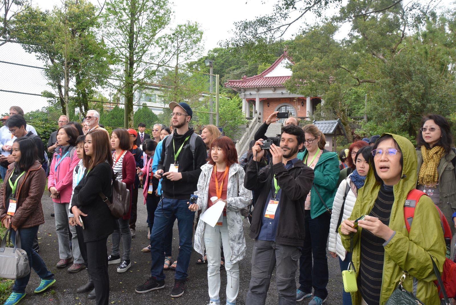 來自世界各國的螢火蟲學者專家70餘人於4月23日聚集華梵大學校園,了解在華梵校園的台灣各種動植物生態。
