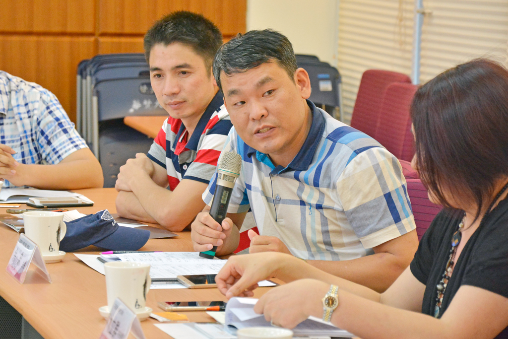 福建農林大學東方學院管理系余忠主任(中)針對未來可能合作的模式討論。