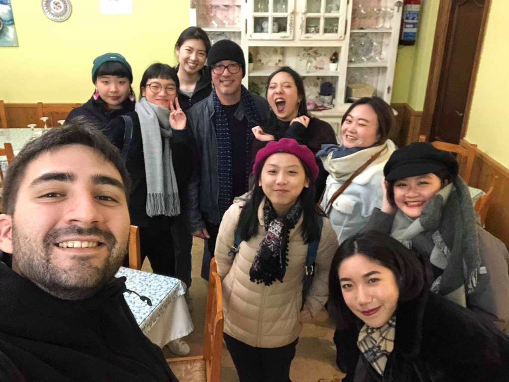 蔡瑞成老師與目前在西班牙交換的華梵同學們聚餐。