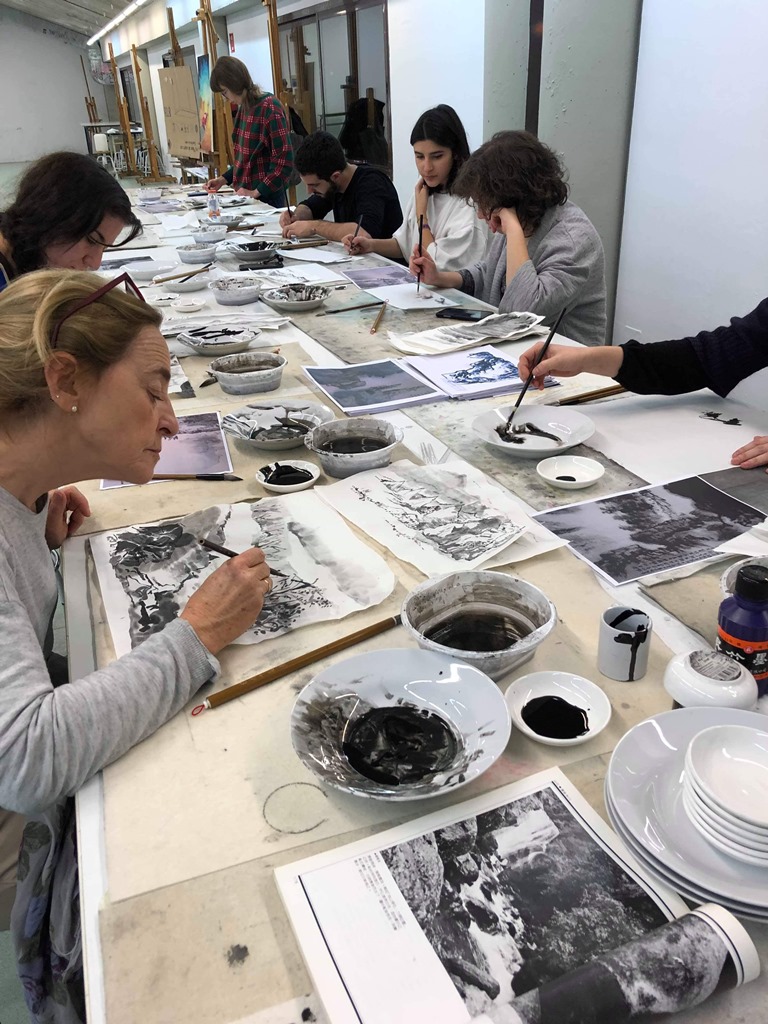 同學們實際操作、上色。