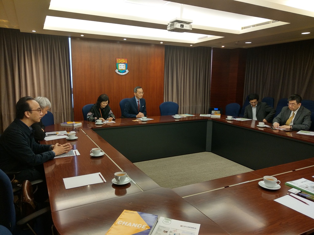 本校代表團與港大學專業進修學院師長進行交流座談