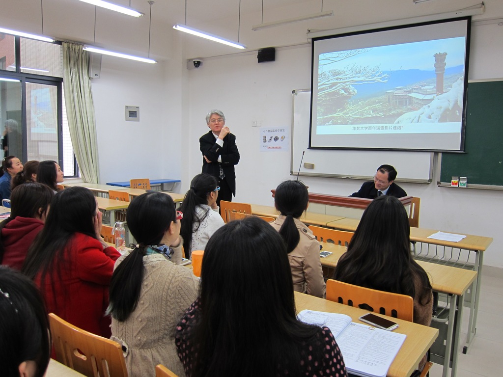 高柏園校長與四川外國語大學學生進行座談