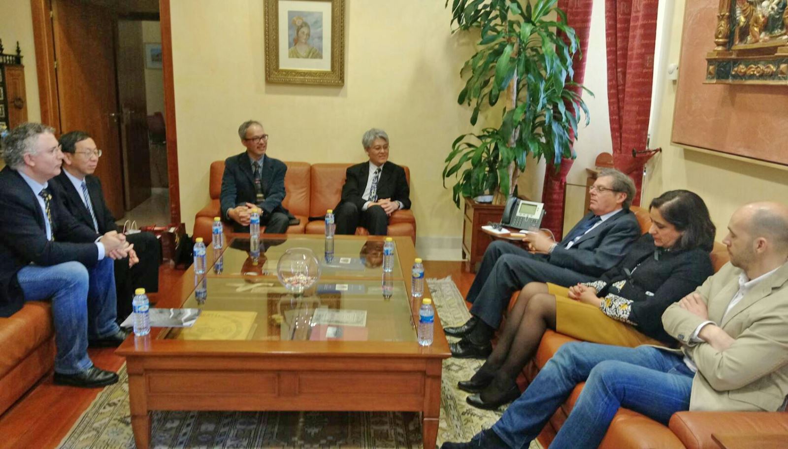 高校長一行等與UCLM皇城總校區校長等負責國際事務等師長討論簽署碩士雙聯學位等細節討論並達成具體共識