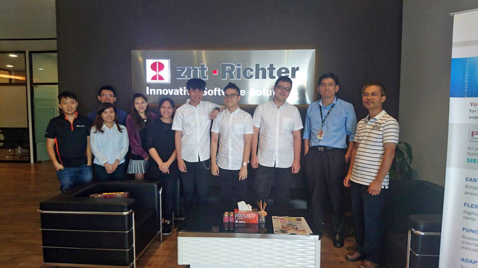 電子工程學系李浩哲、林盛弘同學在馬來西亞檳城的znt Centers for New Technologies公司實習,電子工程學系陳淮義主任特別前往該公司關心同學的實習狀況。