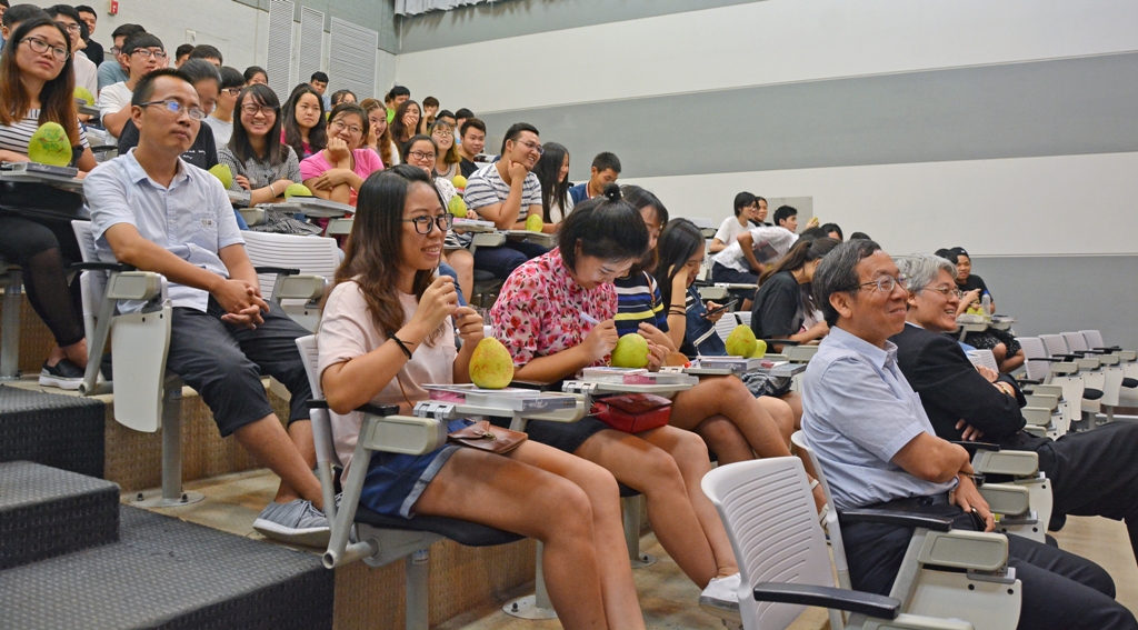 華梵國際生齊聚一堂,好不熱鬧。