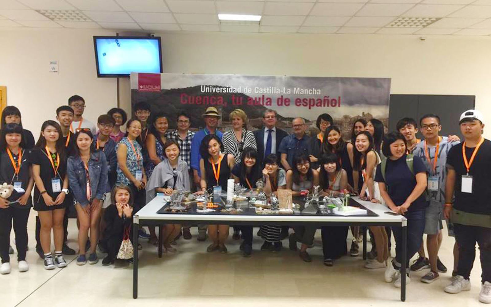 在美術與文創學系蔡瑞成主任及建築學系陳成章老師帶領下,兩系共有25位同學參與暑期境外專業課程研習。