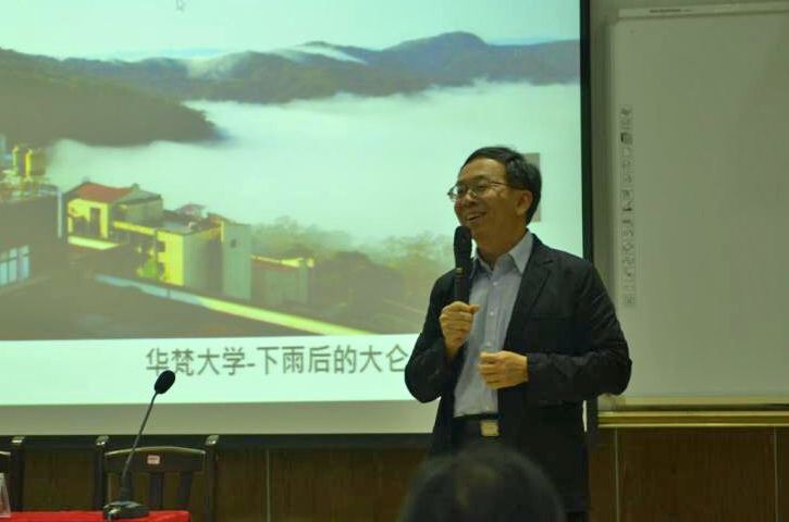 簡江儒主任秘書介紹華梵大學。