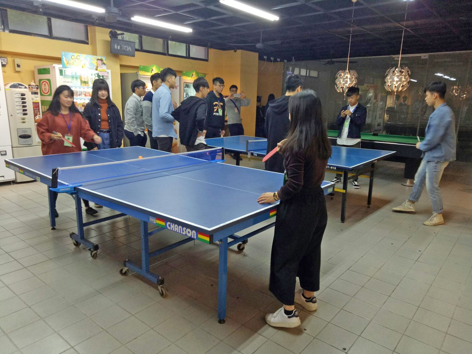 香港佛教葉紀南紀念中學同學參觀明月樓交誼廳。