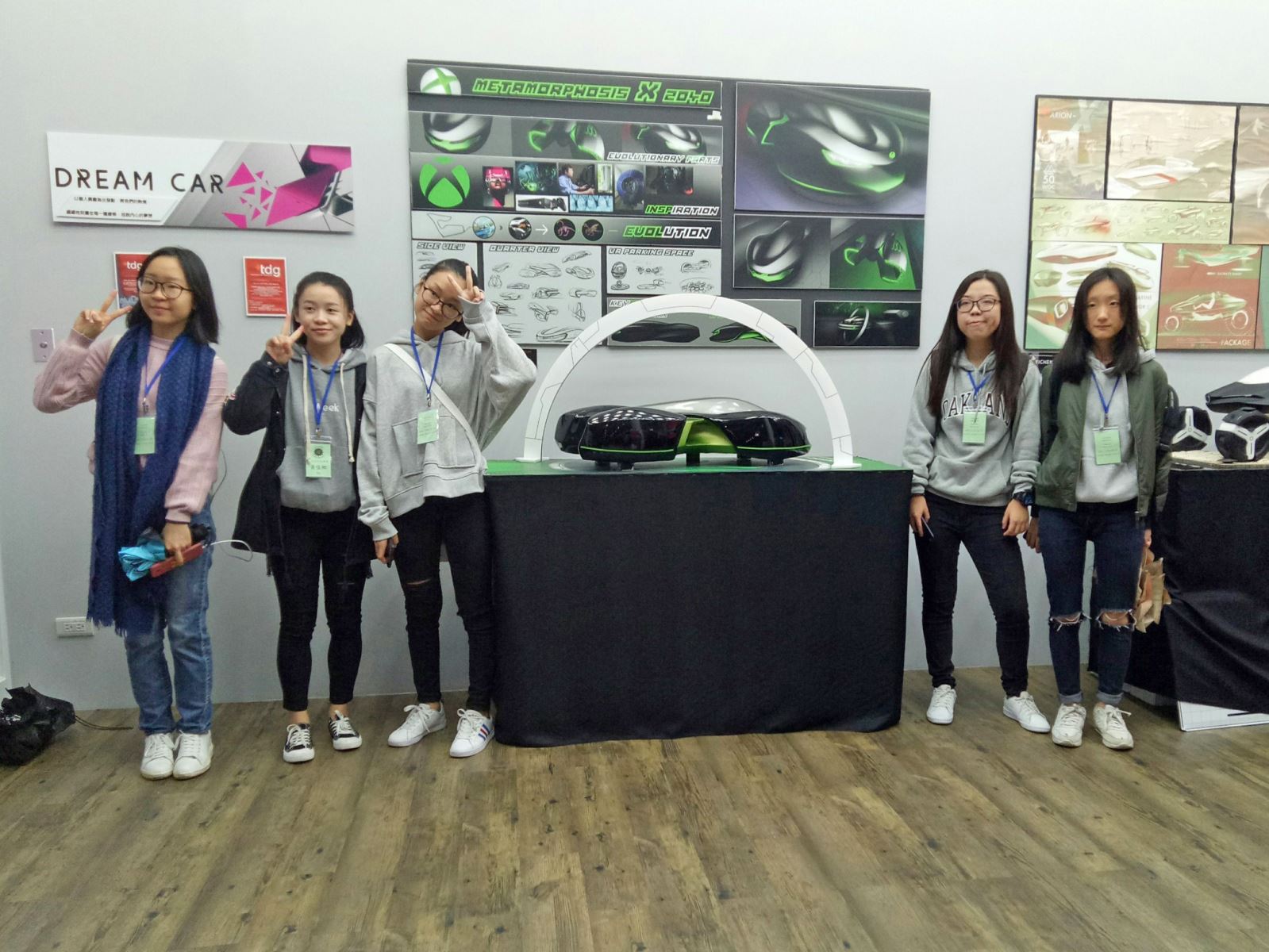 香港佛教葉紀南紀念中學同學參觀綜合實習工廠與創新發展中心。