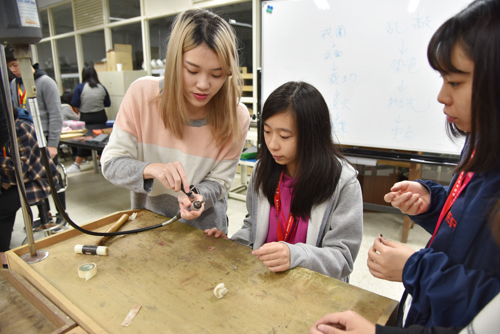 金工設計課程上課情形。