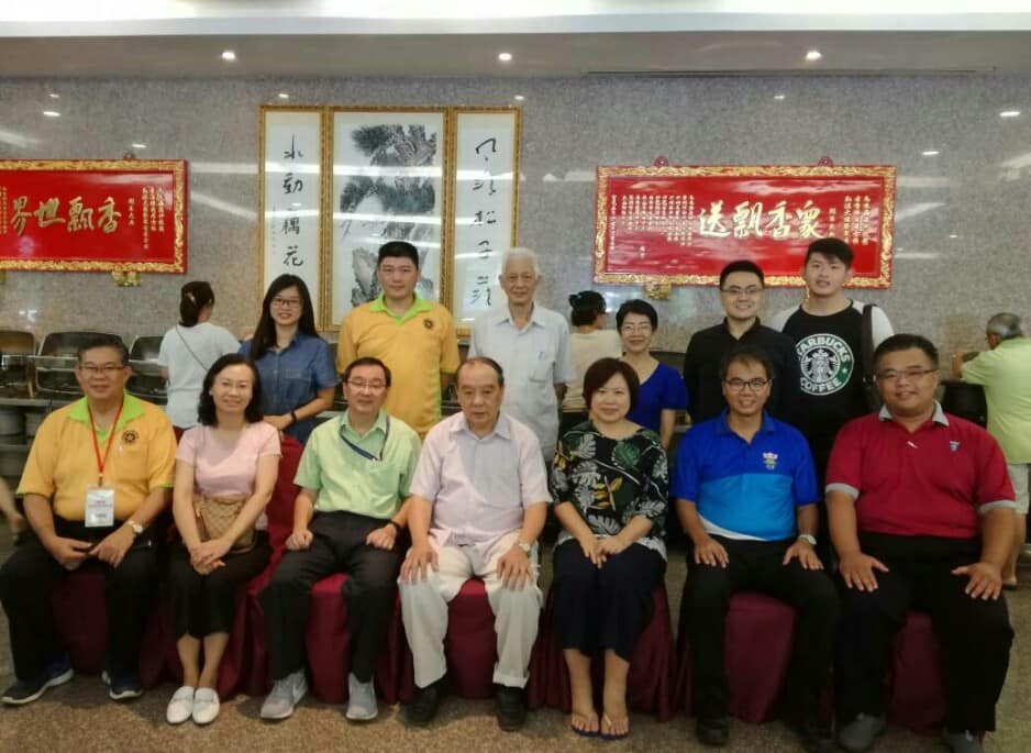 古晉佛教居士林蔡明田林長特別設宴,邀請古晉全部獨立中學校長以及古晉留臺同學會新任幹部,與本校師長共進午餐。