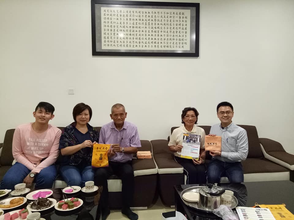 本校師生拜會美里佛教居士林楊惠生林長(左三)。