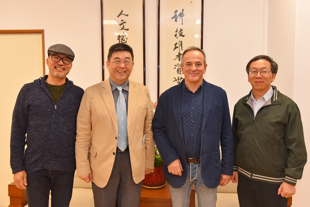 Dr. Javier Diez de Baldeon院長於本次訪校授課期間,由簡江儒主任秘書及美術與文創學系蔡瑞成老師陪同,特地拜會李天任校長。