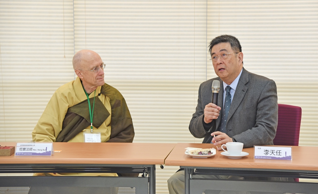 李天任校長(右)、法界佛教總會董事長恆實法師(左)