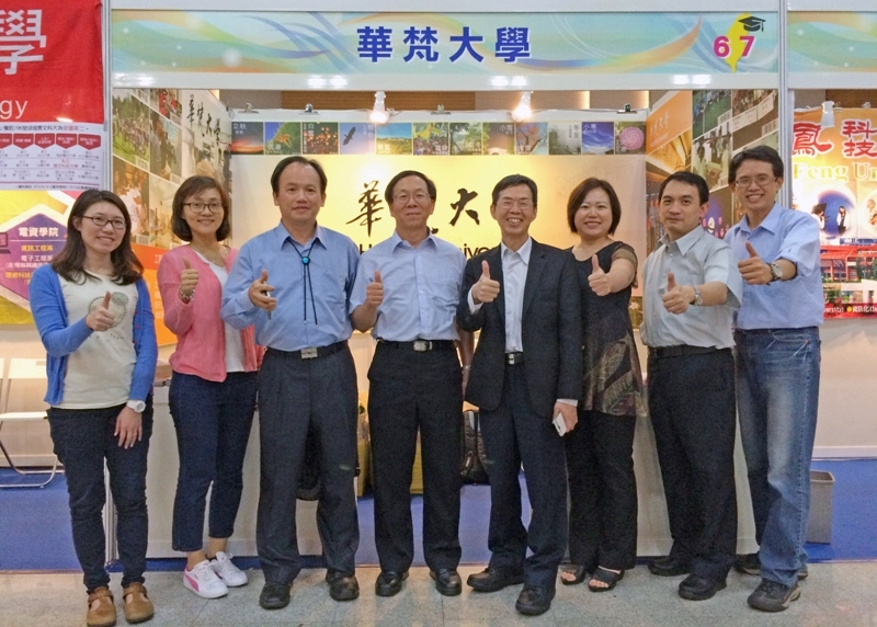 積極境外宣傳 多位師長及同仁赴香港拜會高中校長、參加高等教育展。