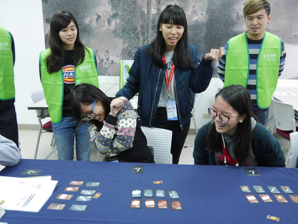 文學院哲學系桌遊體驗課程。