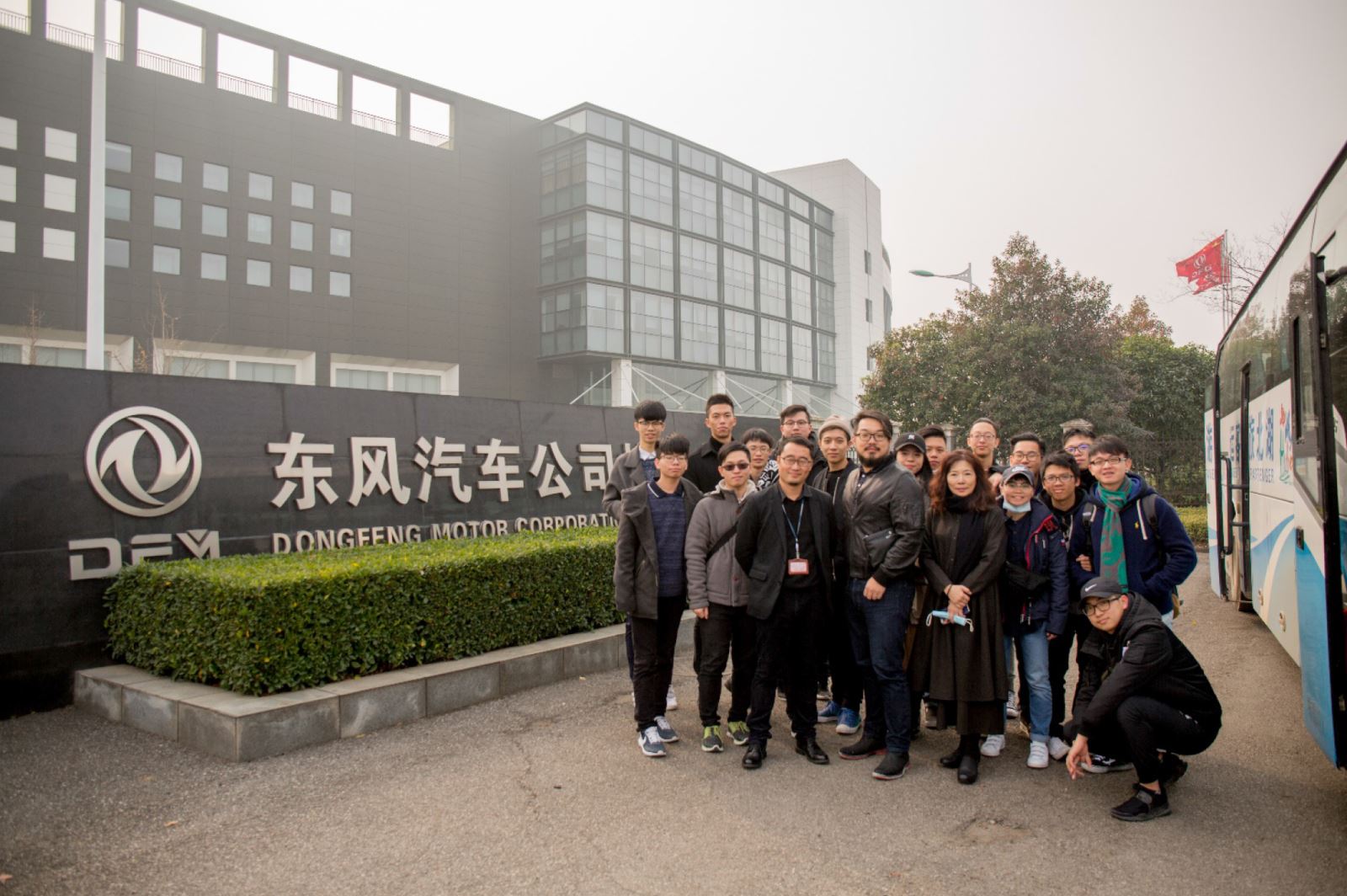 所有師生應大陸汽車大廠東風汽車公司之邀,拜訪廠方。
