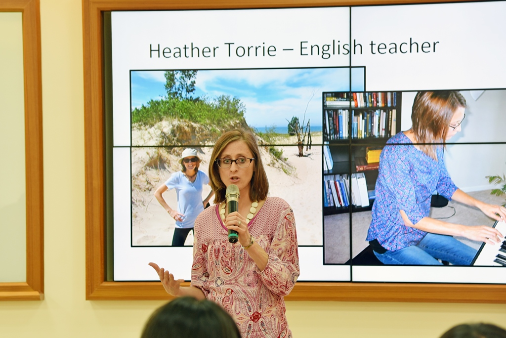 美國普渡大學西北校區國際交流中心Heather Torrie向華梵師生介紹普渡大學