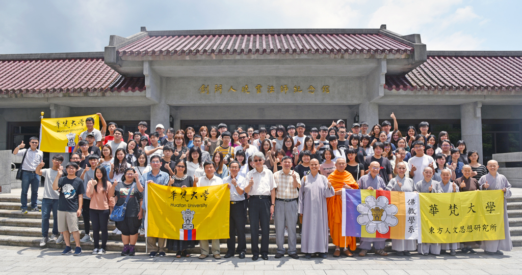 107年6月27日舉辦「暑期海外課程、營隊誓師大會」總計10個團隊共百餘位師生共同參與,浩浩蕩蕩。