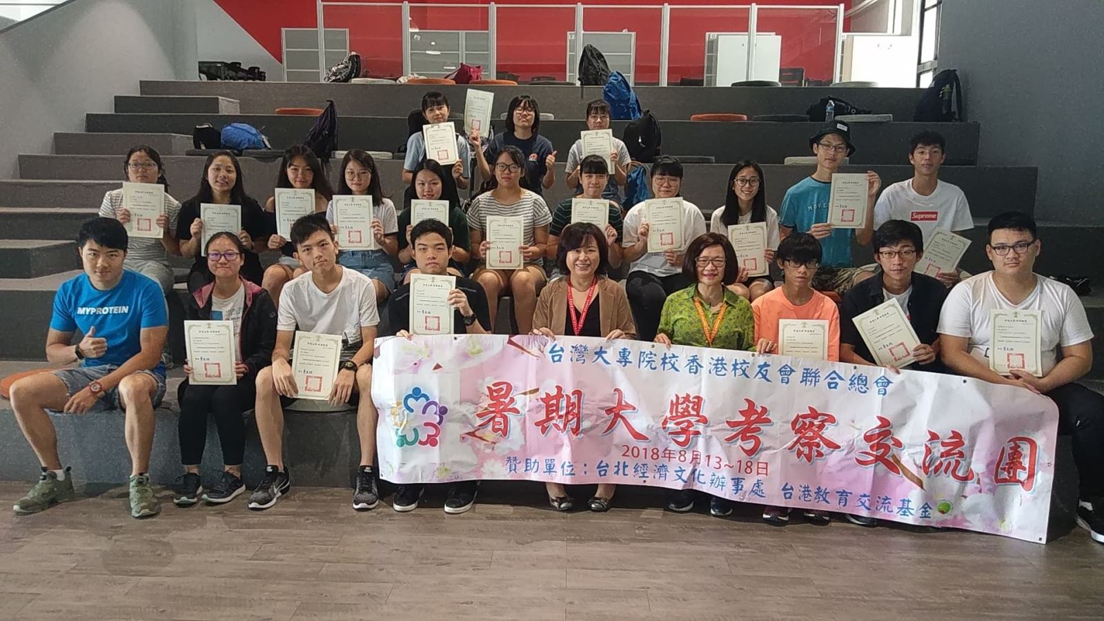 香港校友會中學師生一行22人蒞校參加工作坊體驗營。