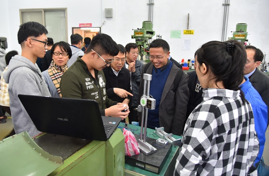 盧院長一行訪視2016級武夷專班課程實況與學習成果