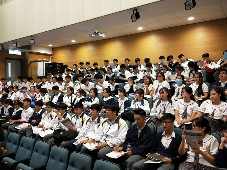 11月8日下午嗇色園主辦可譽中學舉辦的升學講座，與該校100多位學生進行留台升學講座。
