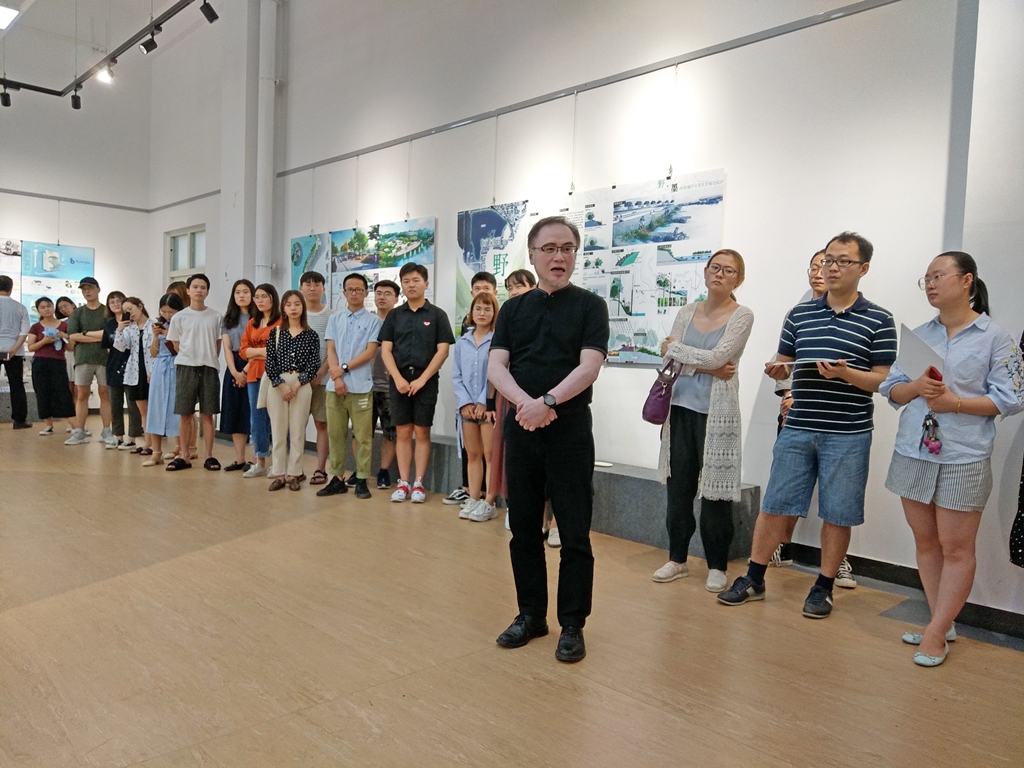 藝術設計學院工業設計學系廖學書老師應邀在天津理工大學藝術學院教授為期兩周的「產品使用研究分析與創新設計」,課程成果發表會。