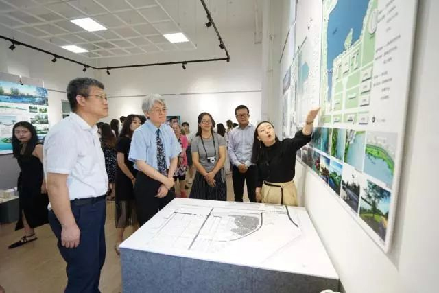 高校長一行參觀課程成果發表會。